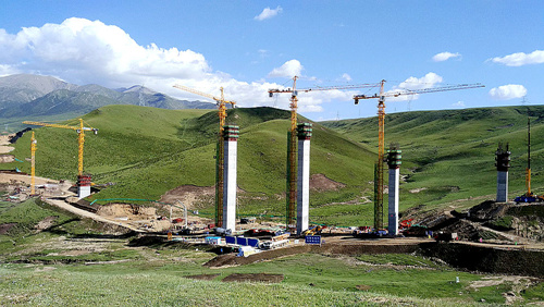 扎倒公路垭口大桥桩基施工现场与环境保护.jpg